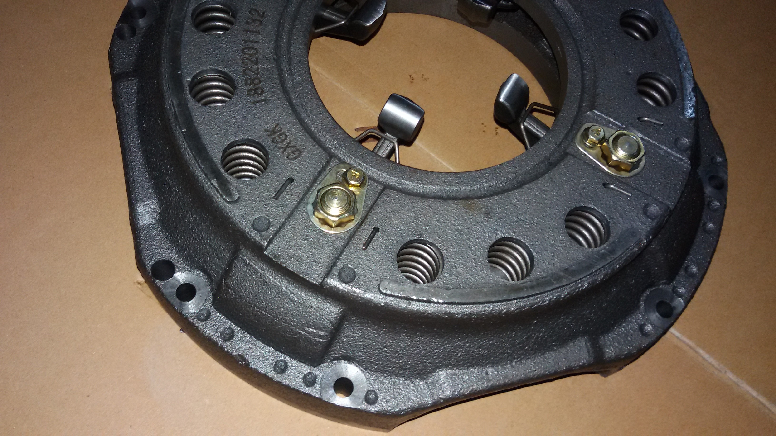 1882201132 BENZ CLUTCH COVER