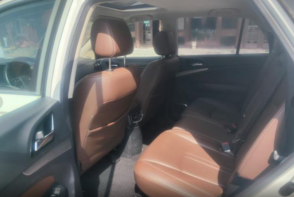 BYD S7 2015 2.0T Automatic Flagship BYD Mid-Size SUV Gasoline 2.0T 205HP L4