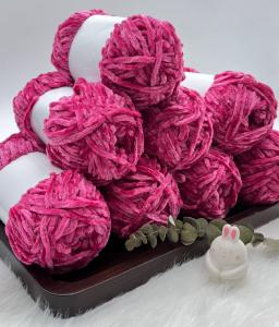 China Machine Washable Chenille Yarn in Various Colors and Styles on sale
