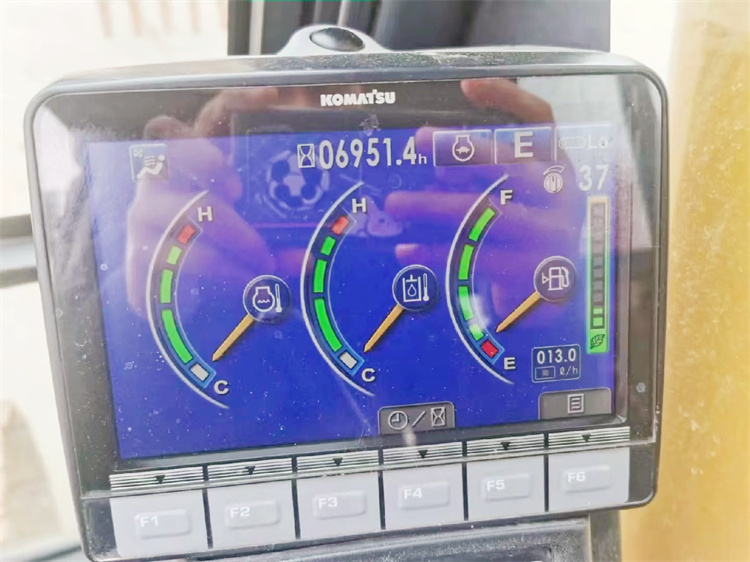 Moving Speed 4.6 km/h 21 Ton Komatsu PC210 Excavator with Cummins Engine in Shanghai