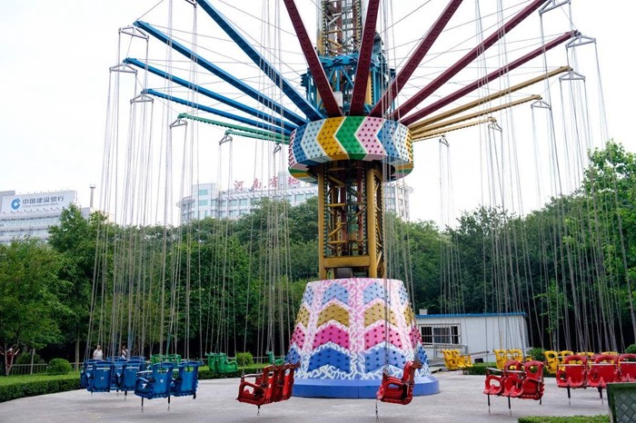Carnival Park Swing Amusement Ride With FRP And Steel Structure Material
