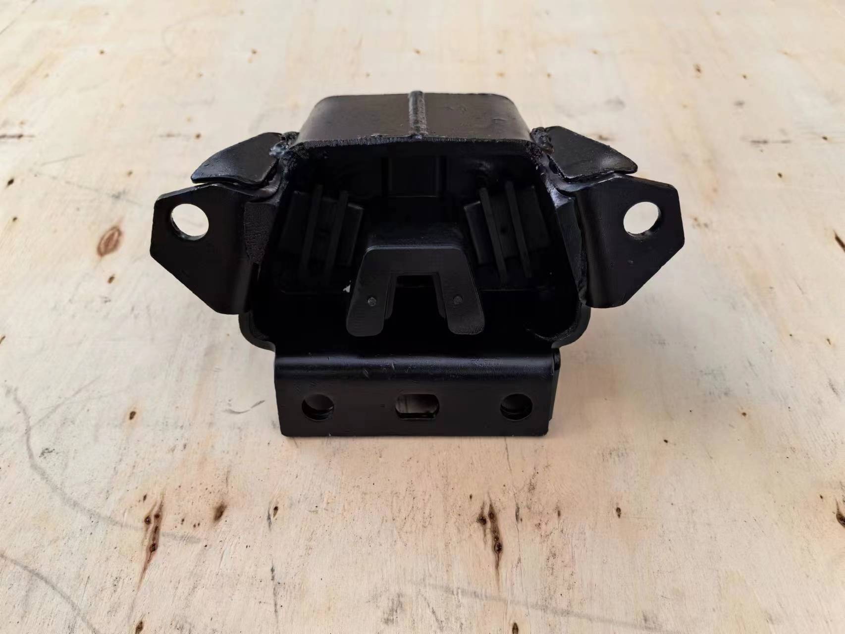 FSR Truck 6BD1 6BG1 Engine Cushion Rubber 1532251731 High Quality Isuzu Medium Cargo Vehicle Engine Mounting Part