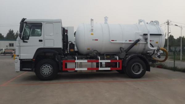 EURO II 6M3 290hp Howo Sewage Suction Truck , Pump Speed 500r / Min Sewage Vacuum Tank Trucks