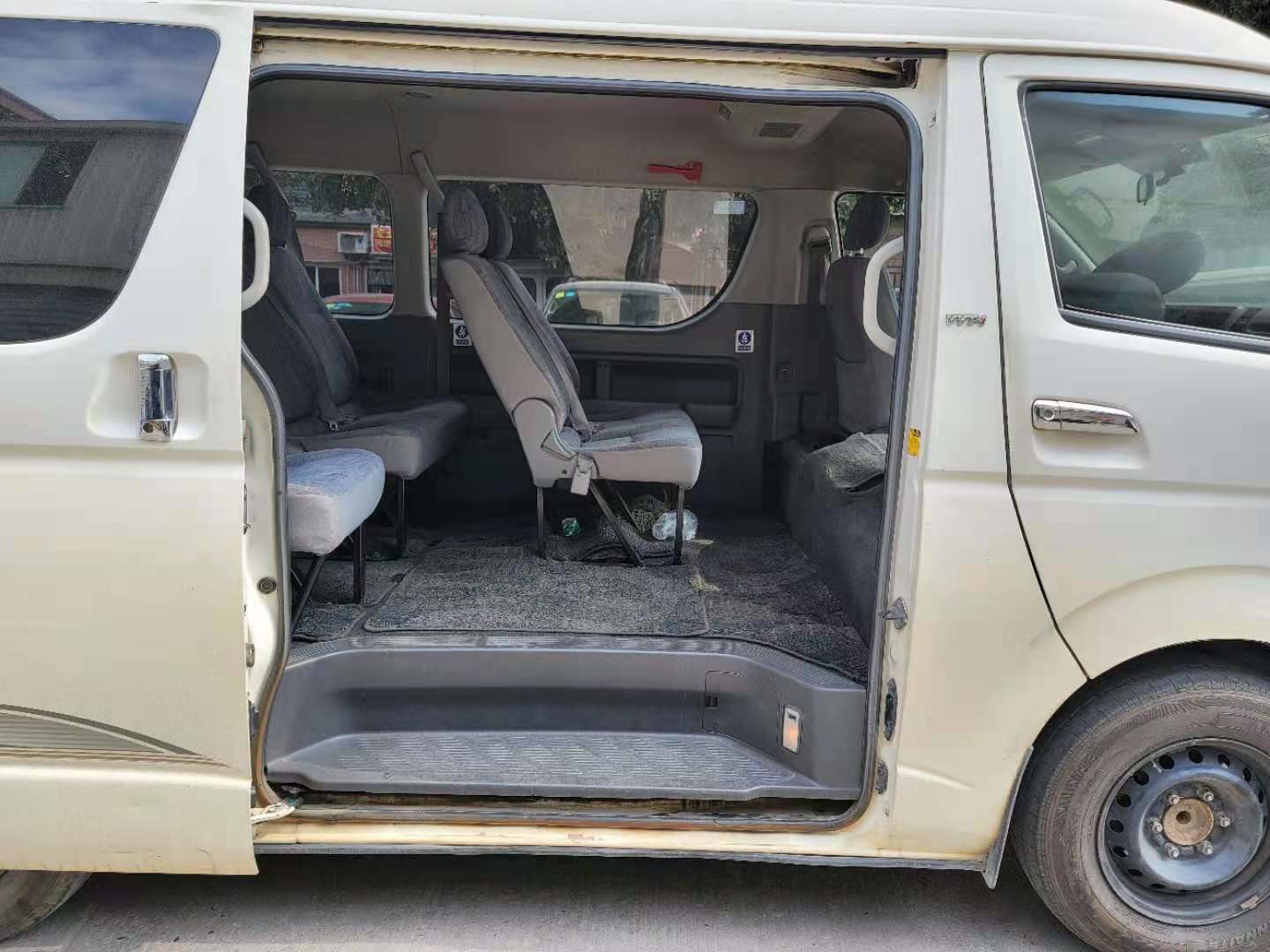 10 Seats Diesel Toyota Used Mini Bus With Gasoline Engine AC Equip No Accident 2013 Year