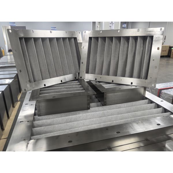 Durable Washable High Temperature Air Filter Metal Mesh Construction Ideal For Semi Permanent In Harsh Weather Conditions