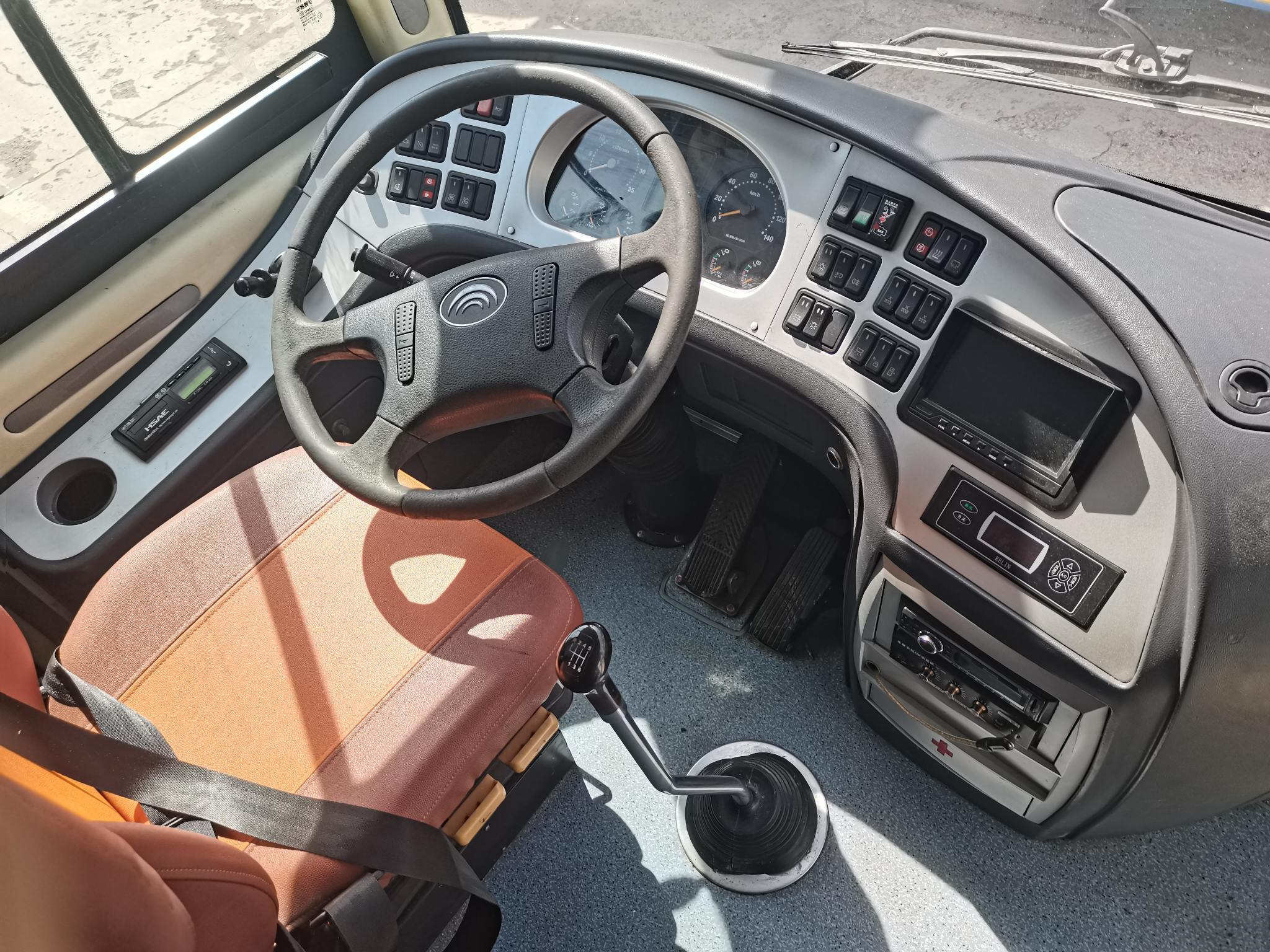 Buses And Coaches Yutong Zk6107 51seats Passenger Bus Second Hand Drive Bus Left Steering