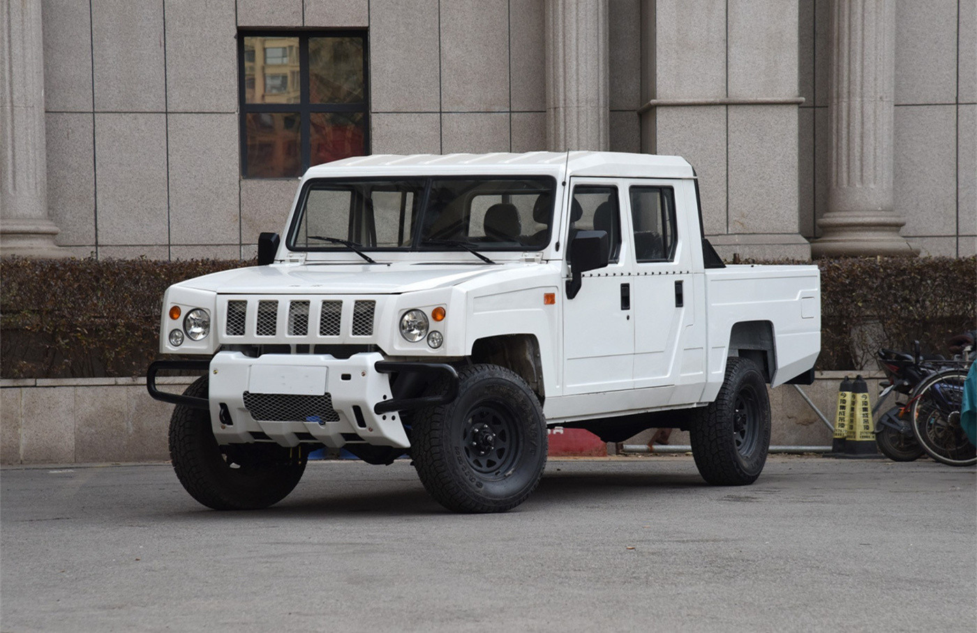 Double Row Diesel 4x4 Off-Road Pickup Truck with Air Suspension Driver's Seat