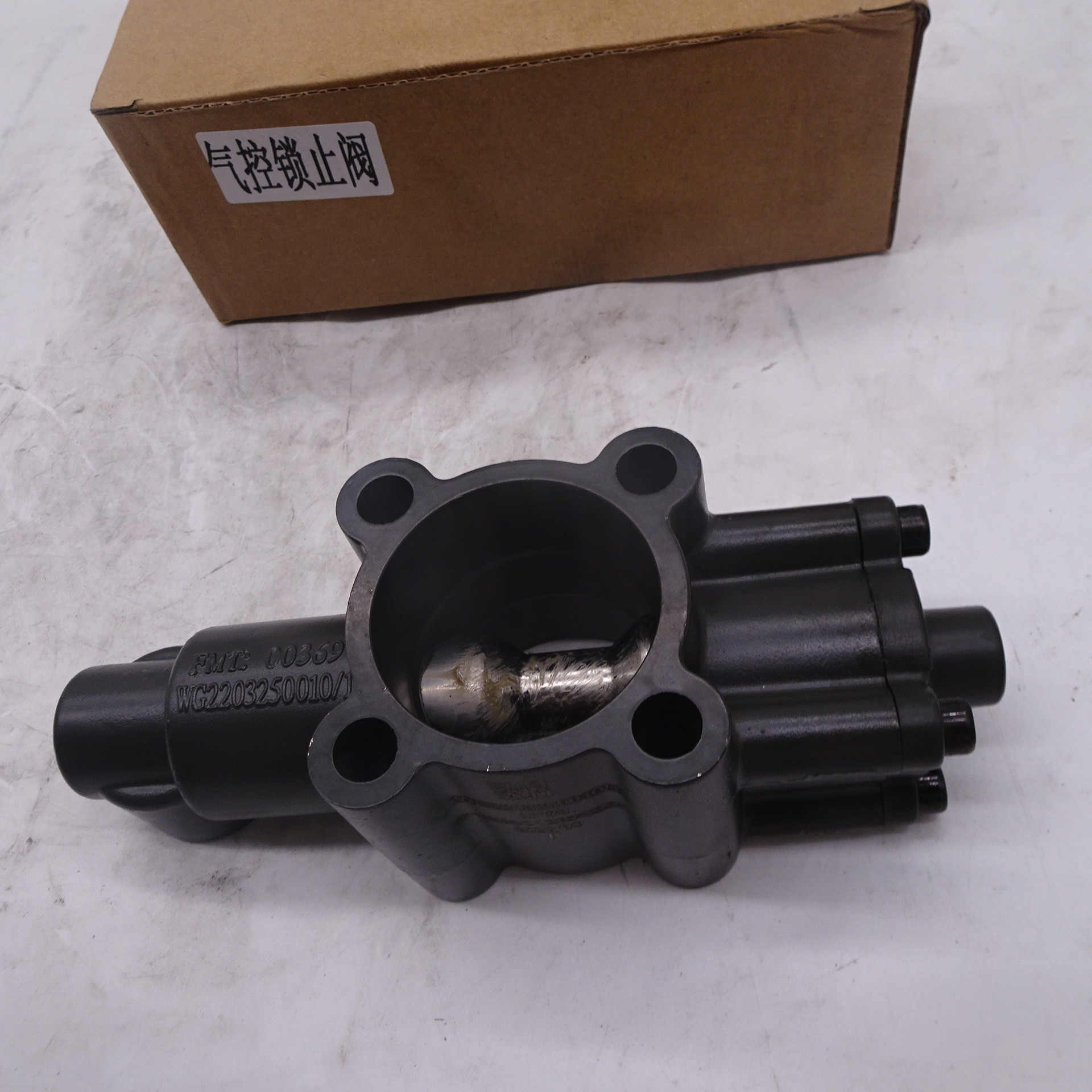 WG2203250010 Sinotruk Howo Truck Parts Truck Transmissions Gearbox Parts Pneumatic Locking Valve Air operated lock valve