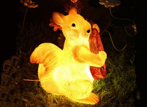 Quality LED squirrel modeling lights resin waterproof landscape animal outdoor park lamp for sale