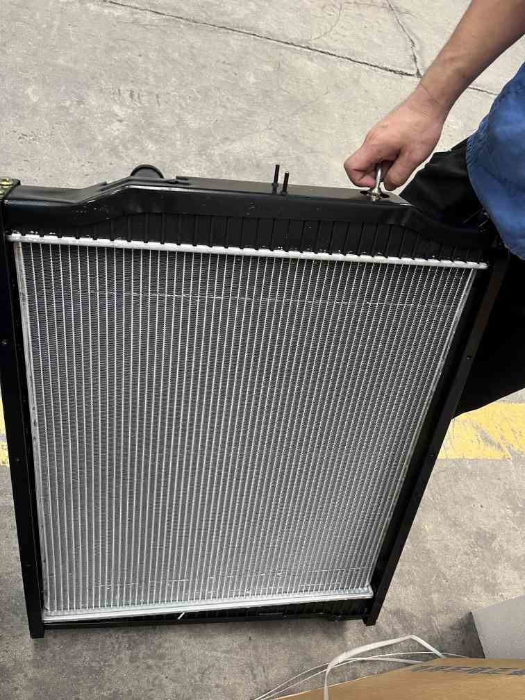 Radiator DZ9112532888 Shacman Truck Parts F2000 F3000