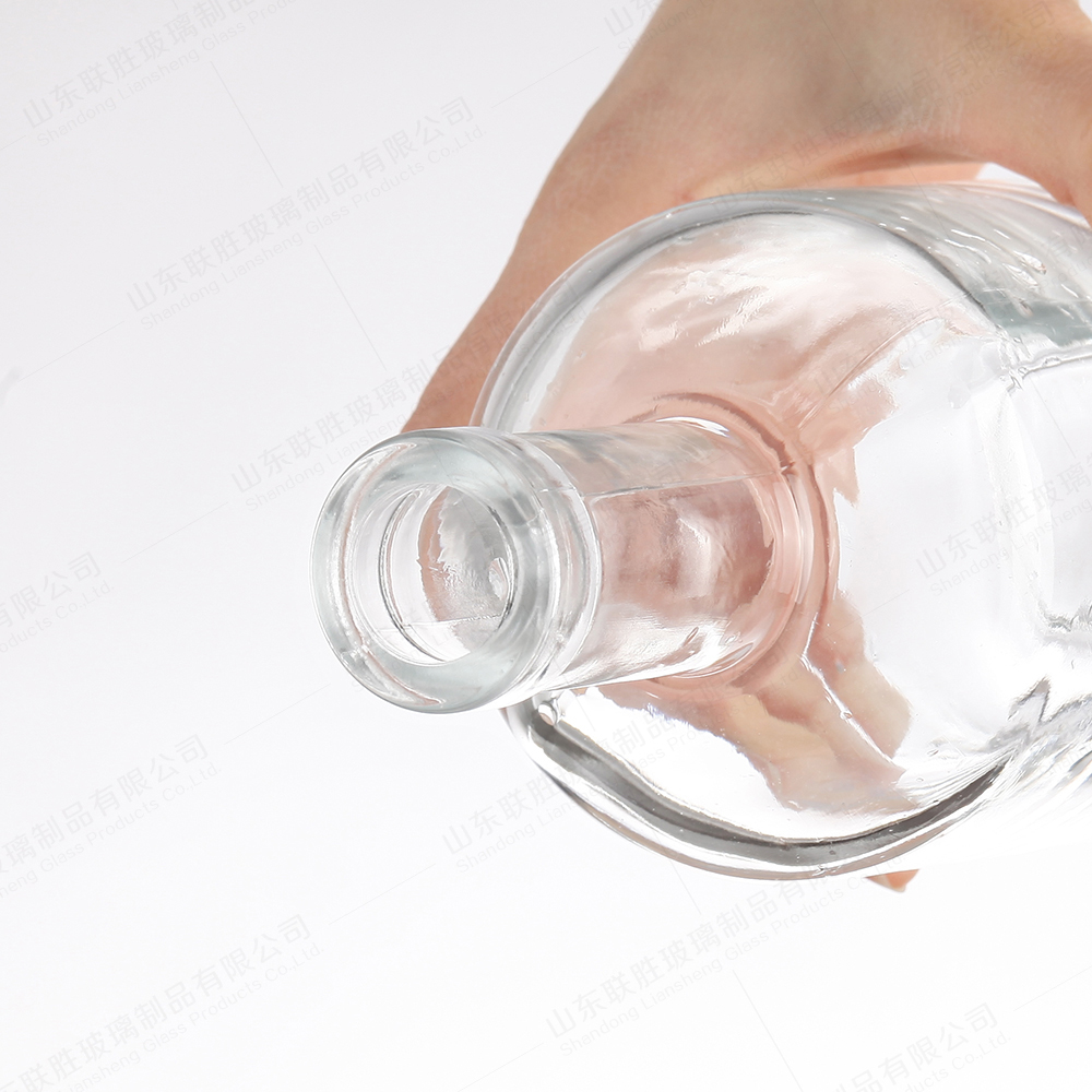 Customized Glass Bottle for XO Brandy Gin Vodka Rum 500ml Clear Screw Cap Cork Luxury