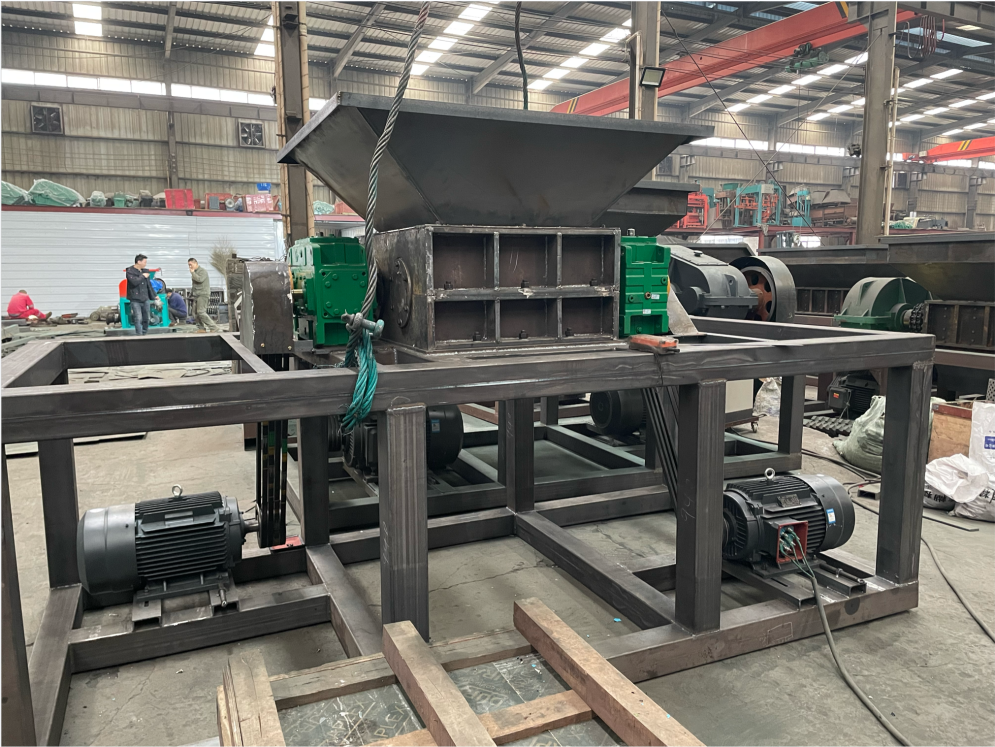 Twin Shaft Hob Shredder for Waste Plastic Bag and Clothes Recycling 1000KG/H Capacity