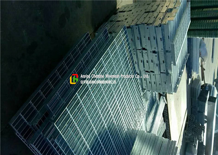 Anti Slip Outdoor Drain Grate Covers , Serrated Steel Trench Covers Grates