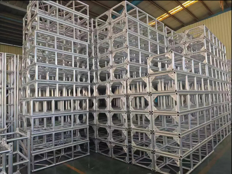 Silver Aluminum Bolt Square Truss 300mm*300mm Portable DJ Truss Upright Totem