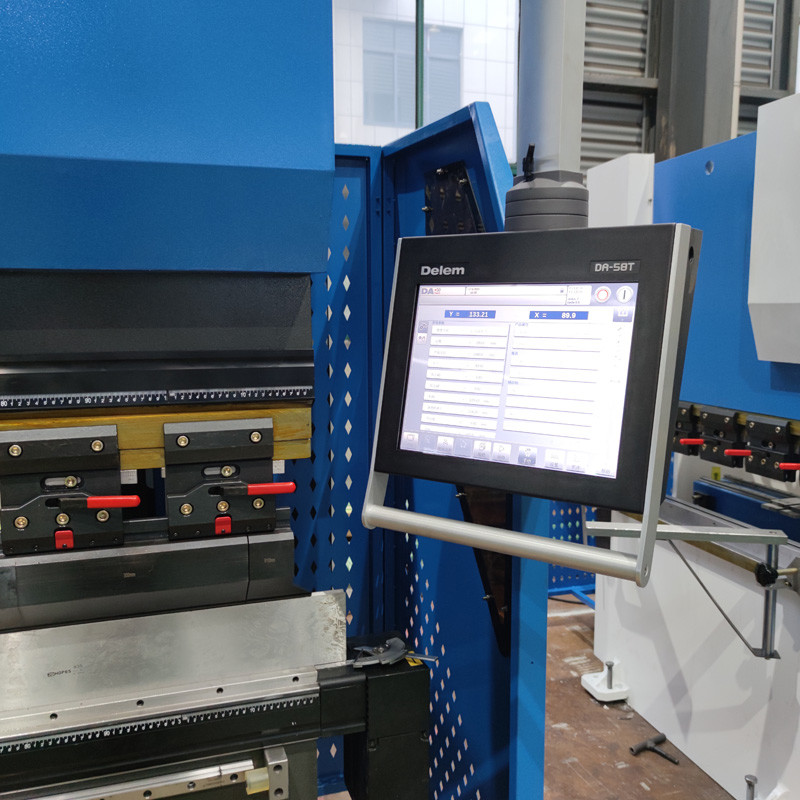 330mm 1600kn Hydraulic CNC Press Brake DA58T Industrial Pipe Bending Machine