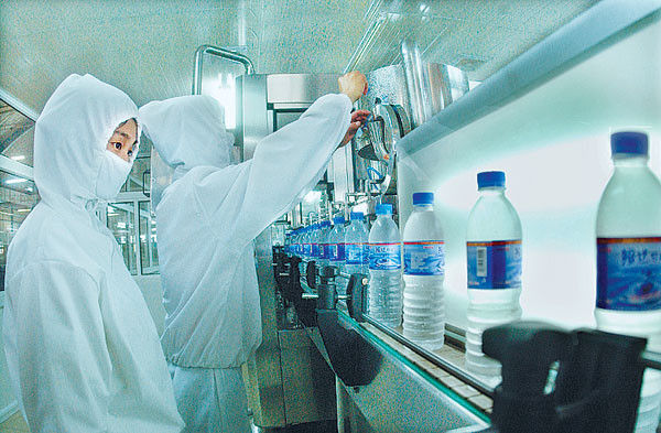Automatic fresh natural water filling machine PET bottled water production