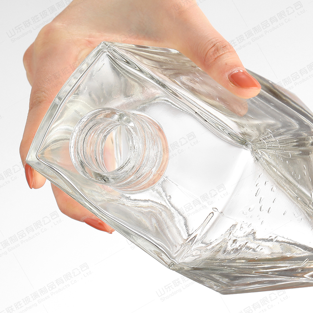 Clear Glass Crystal Decanter Set Perfect for Storing and Serving Beverages