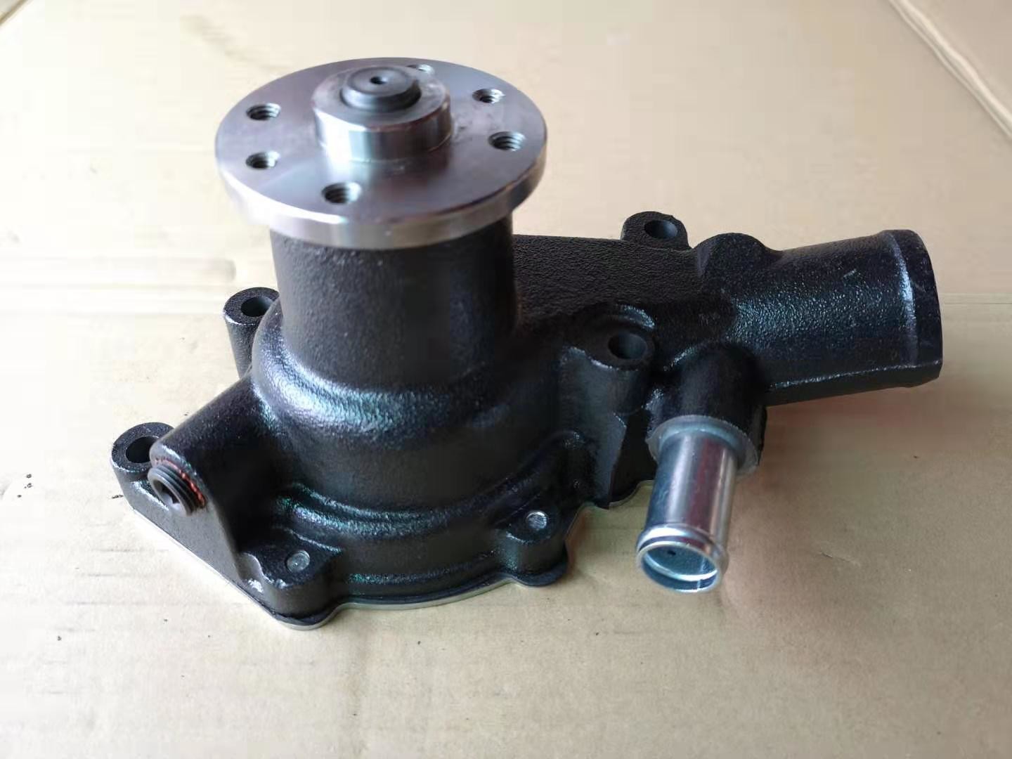 4BG1 4BD1 Machinery Water Pump 8972511840 Water Outlet Pipe Long Black Shell