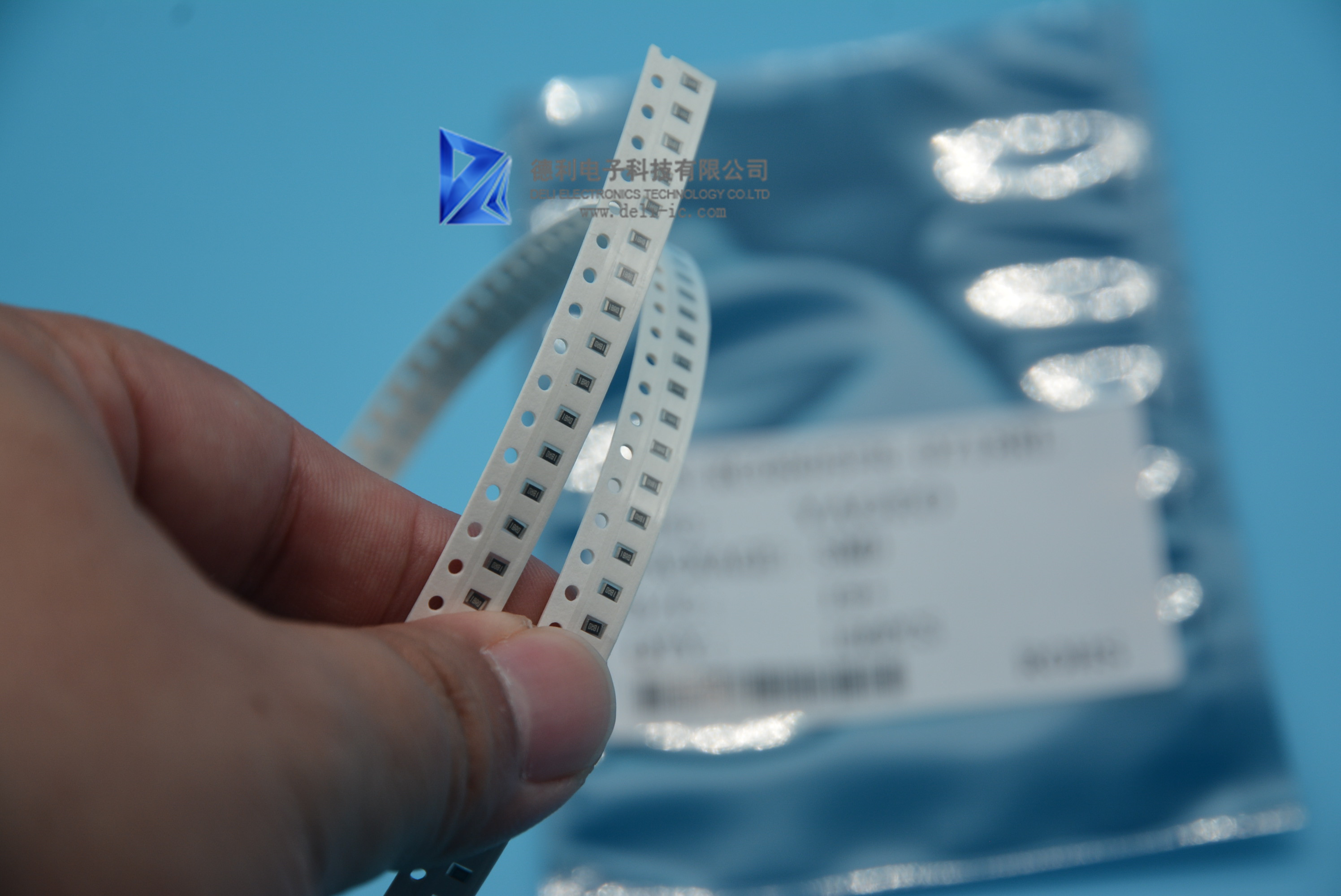 SMD0805 18Ohm 0.125W General Purpose Chip Resister RC0805FR-0718RL