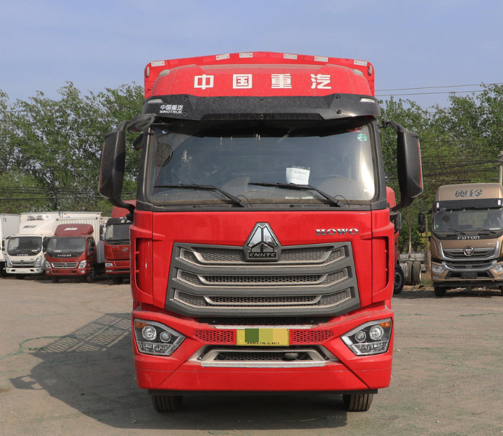 Red 8x2 Truck Diesel Heavy Truck Vehicle 316/429 Horsepower