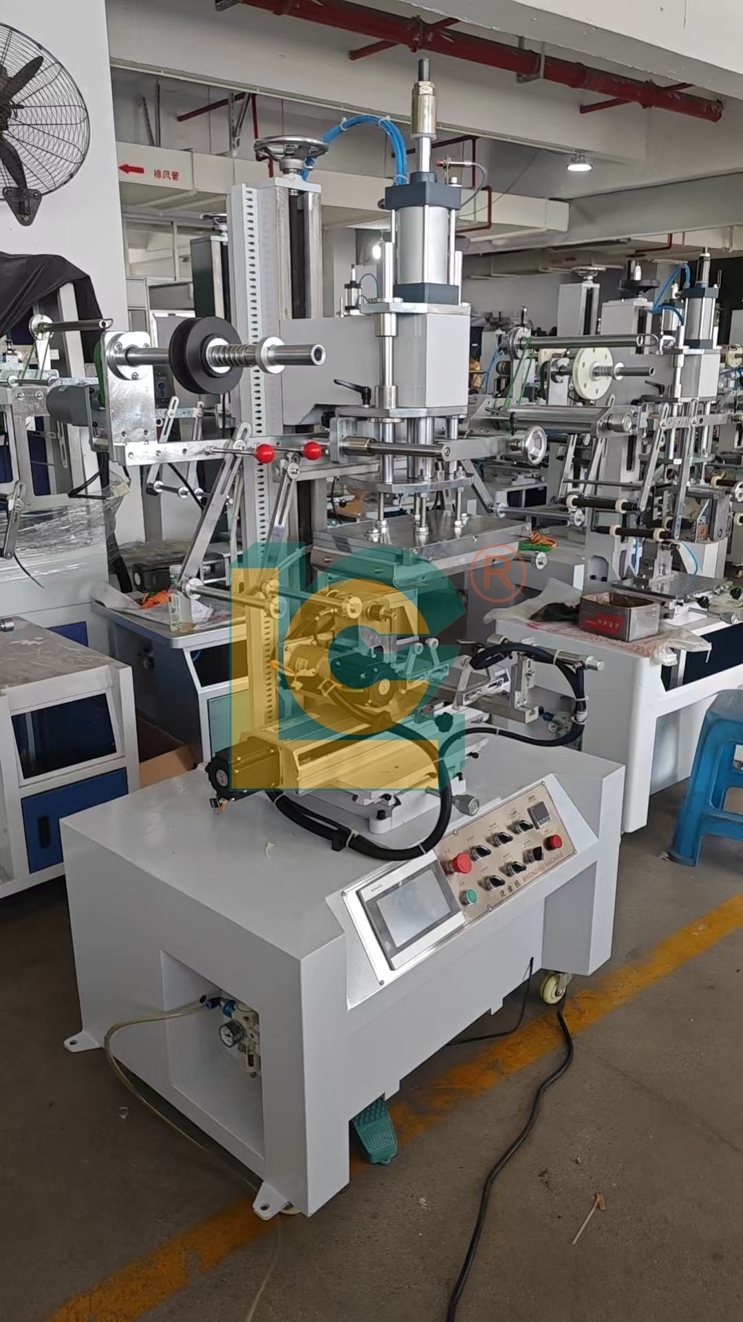 Servo Control Round Bottle Hot Foil Stamping Machine for Cups Jars Tubes Lipstick Cases and Cosmetic Bottle Lids