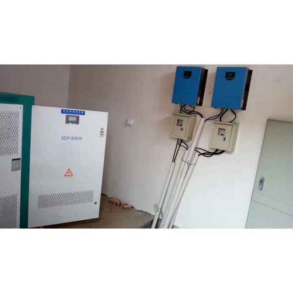 240V 50A 80A 100A 120A PWM Solar Charge Controller CE FCC ROHS Certifications