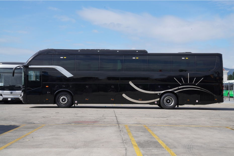 12m Used Diesel Coach Bus with YC6MK380-30 Engine Model and 6DS180T Gear Box at Affordable