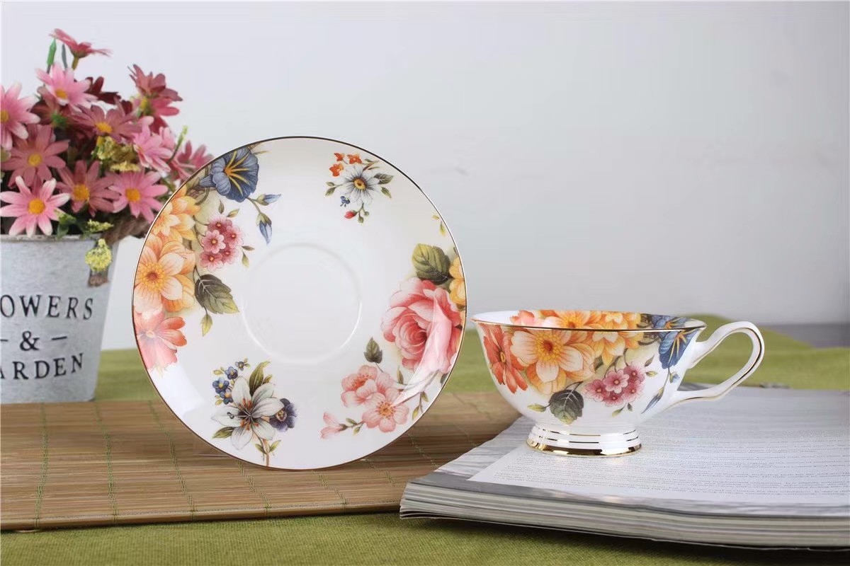 FDA Fancy printed Modern Handcrafted Bone China Cup Plate Set