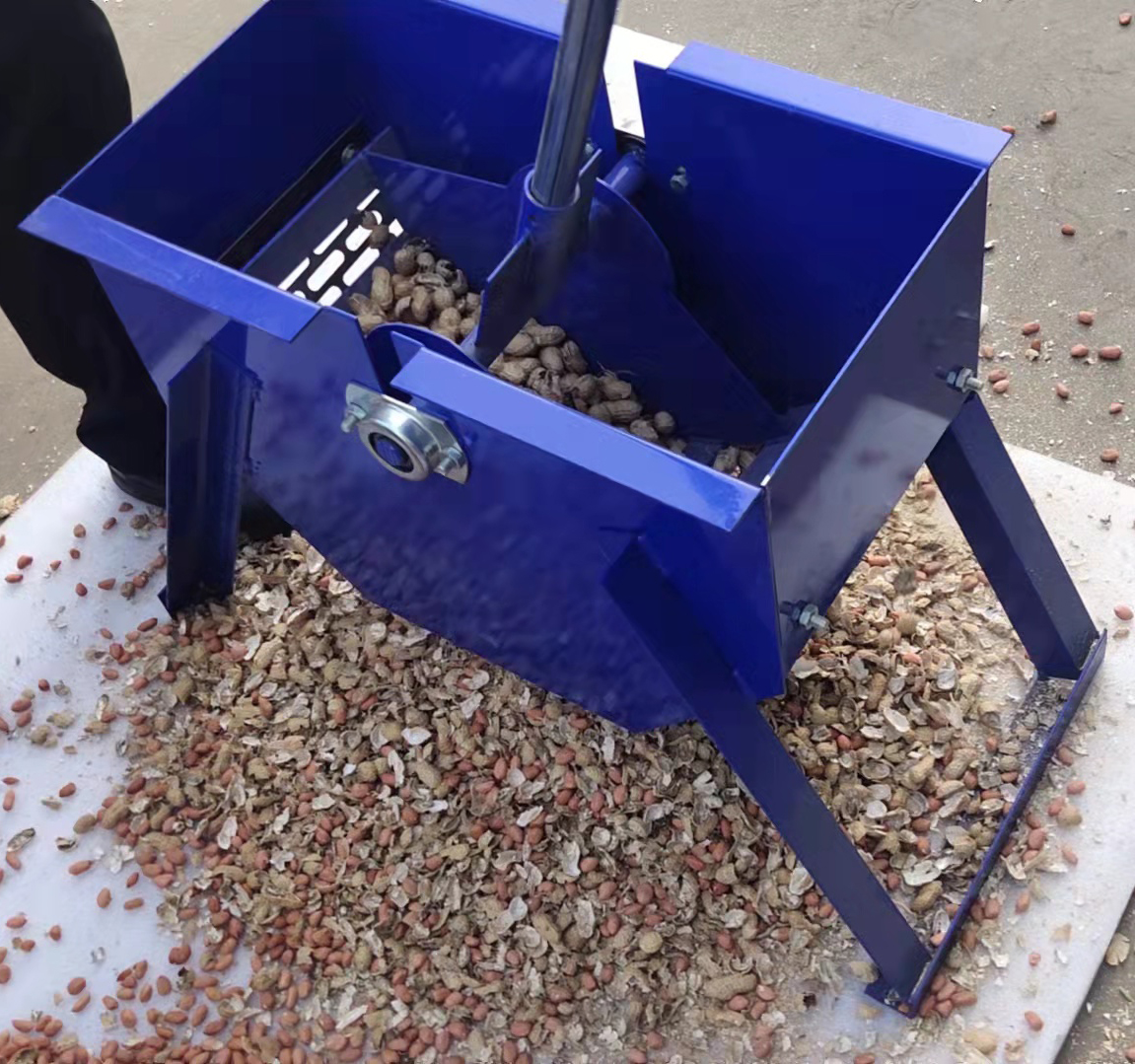 Household Fiber Decorticating Machine , Blue Easy To Operate Peanut Sheller Machine