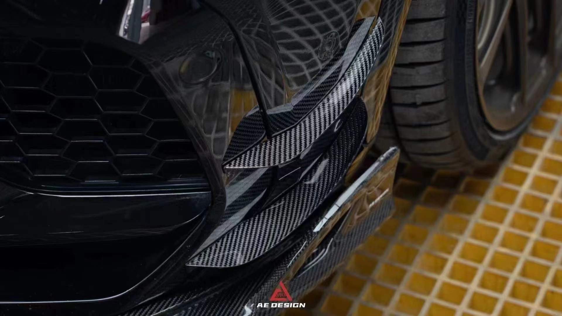 For BMW X6M F96 Carbon Fiber Body Kit X6M F96 Upgrades the AE Style Carbon Fiber Front Lip Diffuser Spoiler