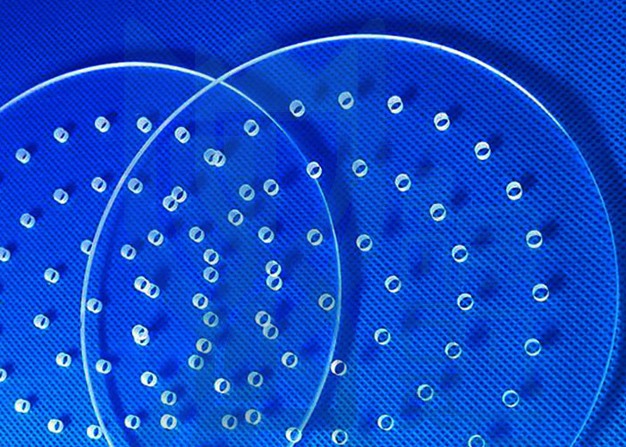Acid Resistance Custom Transparent Fused Silica Plate With 1mm Holes