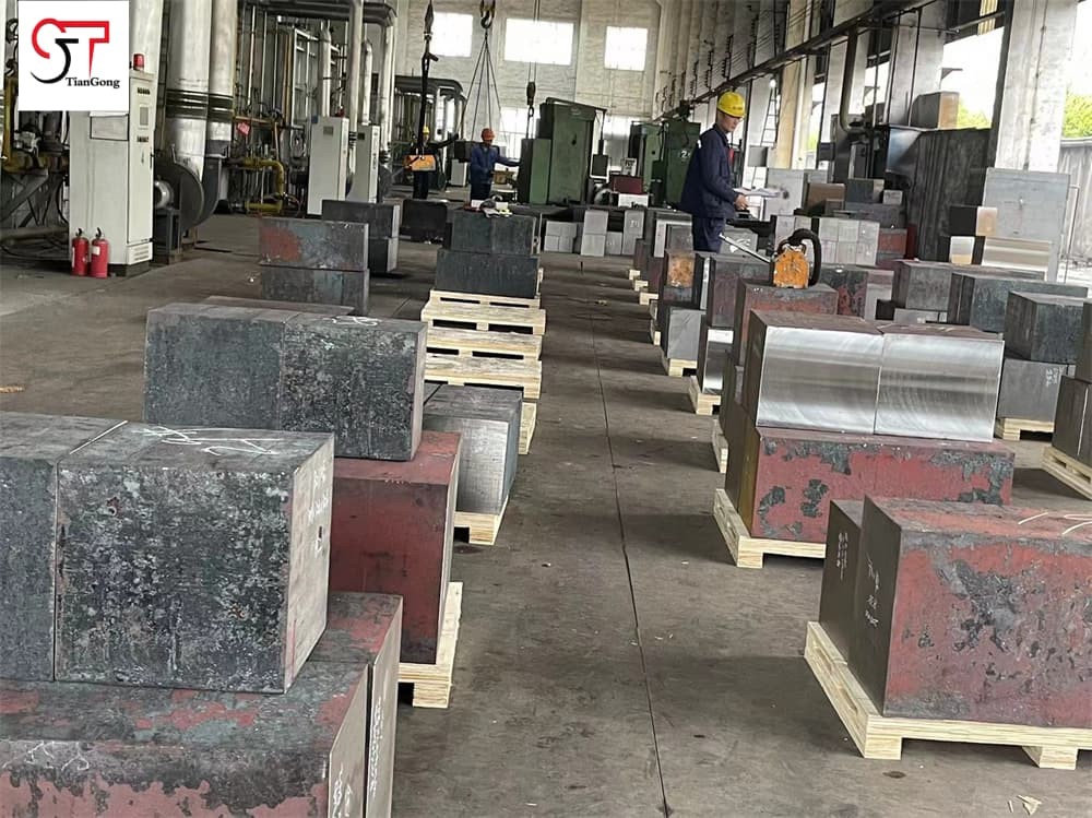 42CrNiMo Precision Free Forgings 42CrMo Excavator Breaker Hammers Forgings
