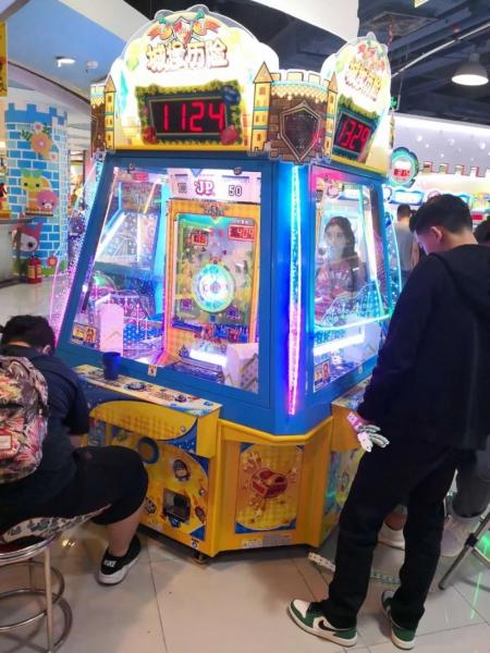 Coin Operated Castle Maze Coin Pusher Game Machine For Amusement Game Center