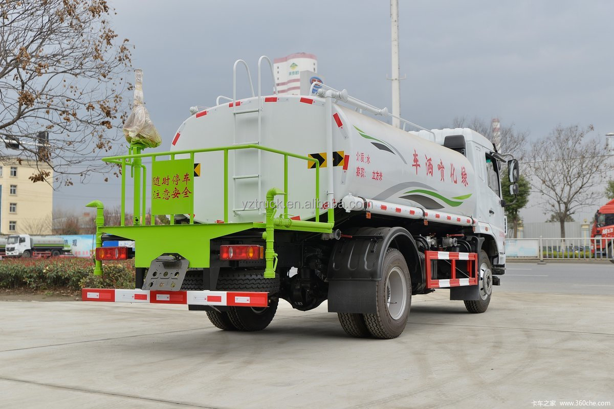 4X2 Wheel Drive Dongfeng Cargo Truck With Design And 190HP Water Sprinkler Tank