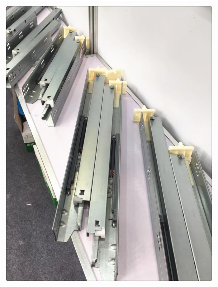 1.4*1.4mm Undermount Drawer Slides , Kitchen Cabinet Drawer Slides Push To Open