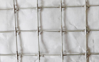 Square cable mesh connected by cruciate clamps
