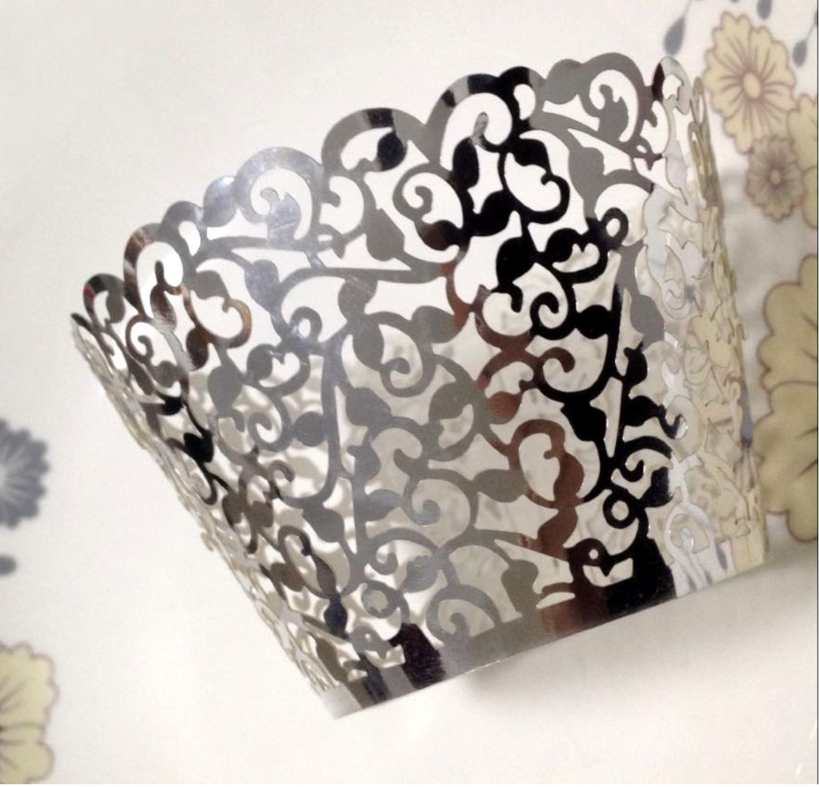 Colorful Mini Cupcake Wrappers Corrugated Cardboard Material Stamping Surface