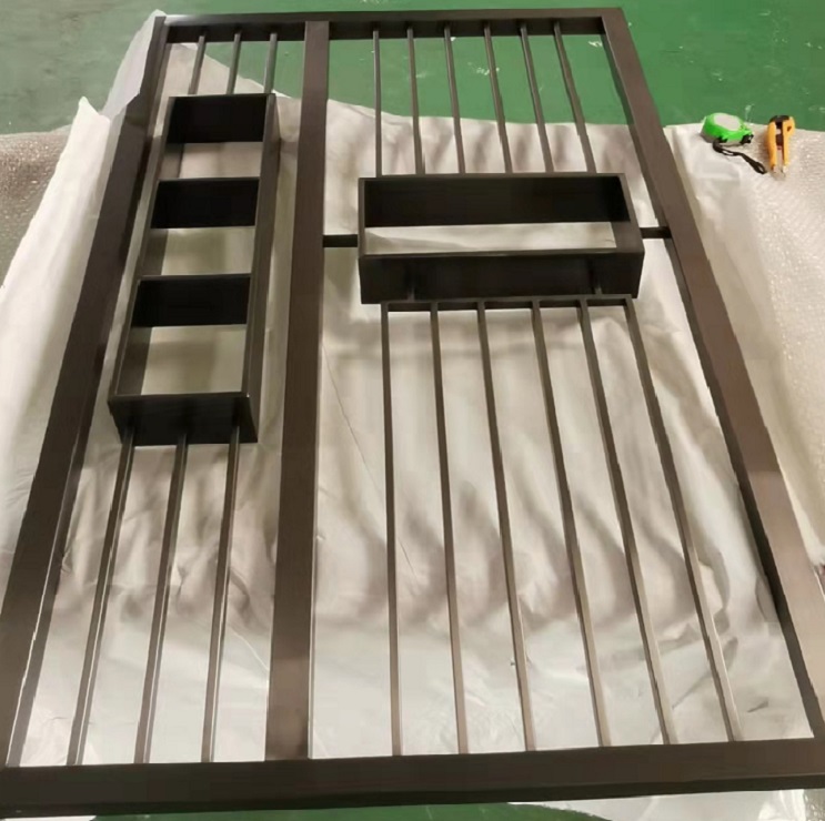 Modern Style Decorative screens & room dividers with flower planter place