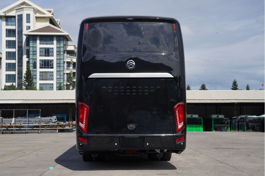 12m Used Diesel Coach Bus with YC6MK380-30 Engine Model and 6DS180T Gear Box at Affordable