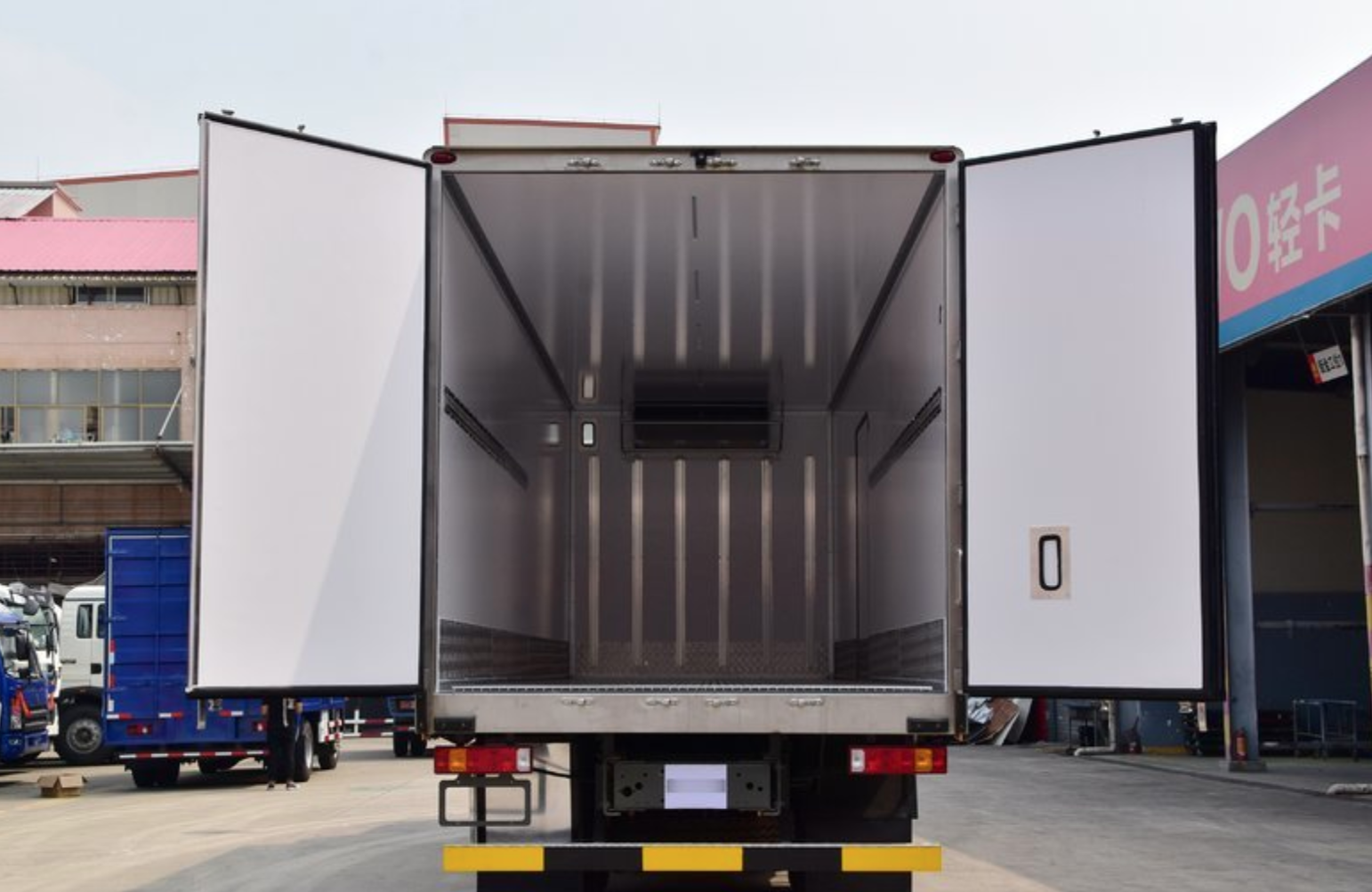China brand sinotruk howo Cold Storage Fresh refrigerator Truck for sale