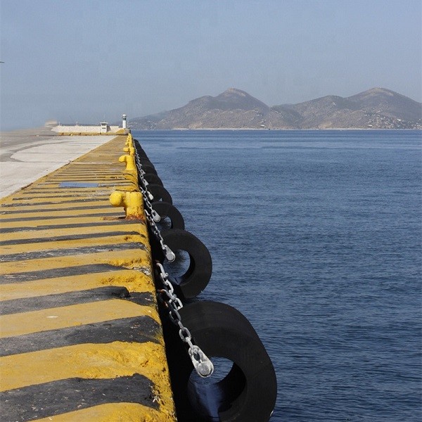 Outer Dia 1800mm 2000mm Cylindrical Rubber Fender For Jetty Port Dock