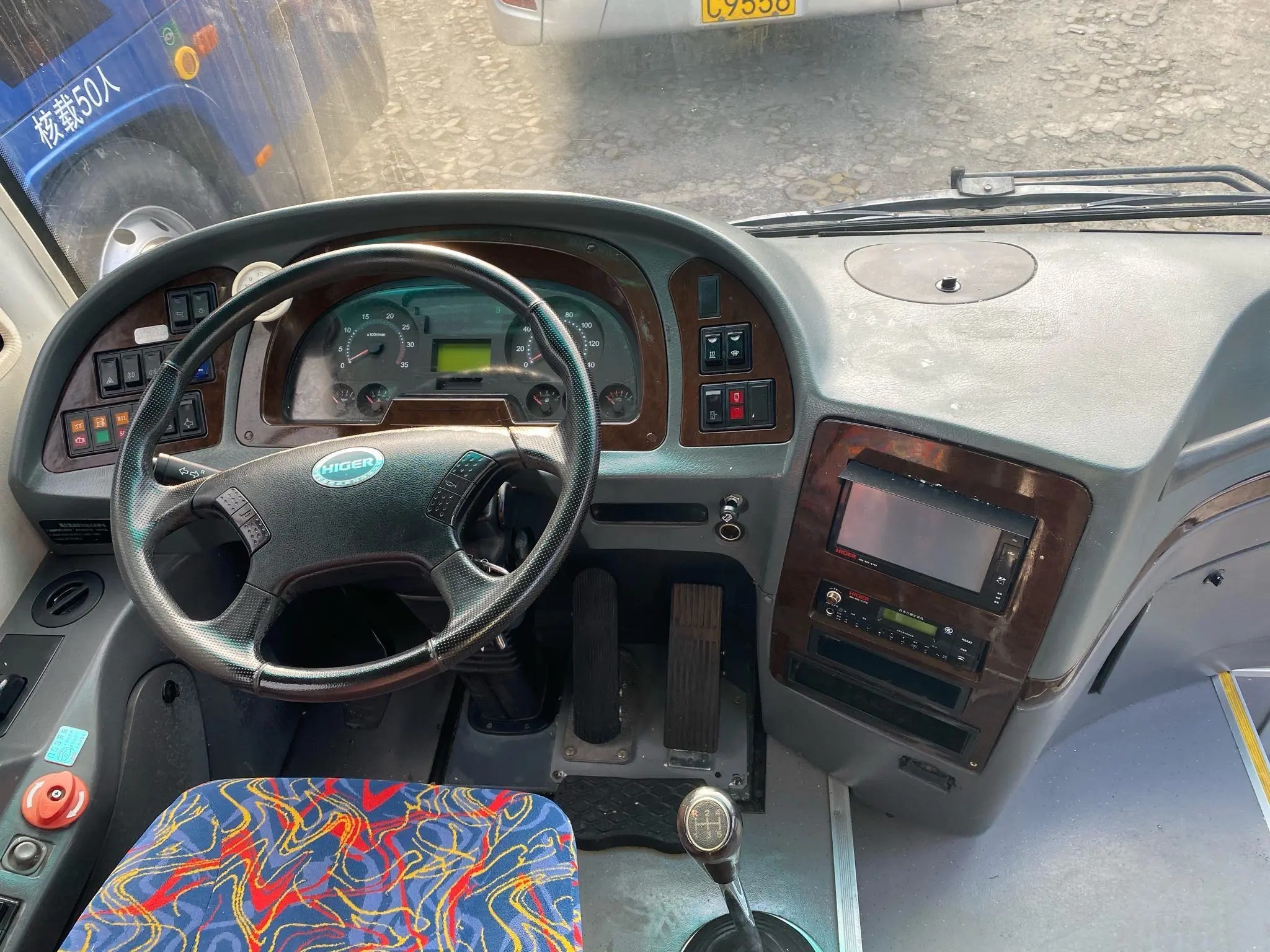 Used Shuttle Bus 30 Seats Official Vehicle Left Hand Drive 4 Cylinders Engine 2nd Had Higer XML6112 With A/C