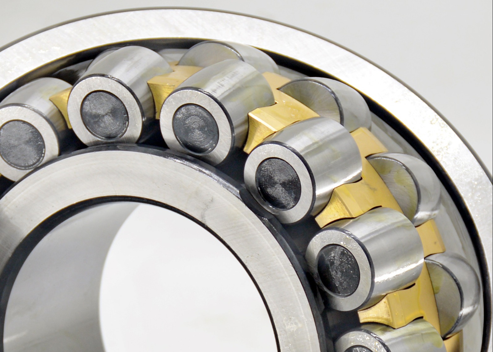 OEM Gcr15 chrome steel Spherical Roller Bearing nsk spherical roller bearing double row spherical roller bearing