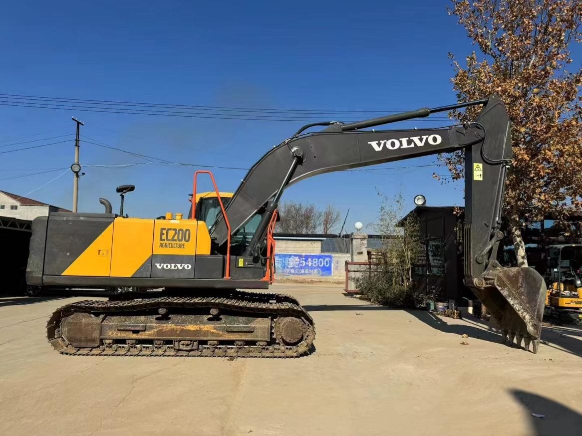 20Ton Used Excavator Volvo Ec200 Machine with Bucket capacity 0.85 m³