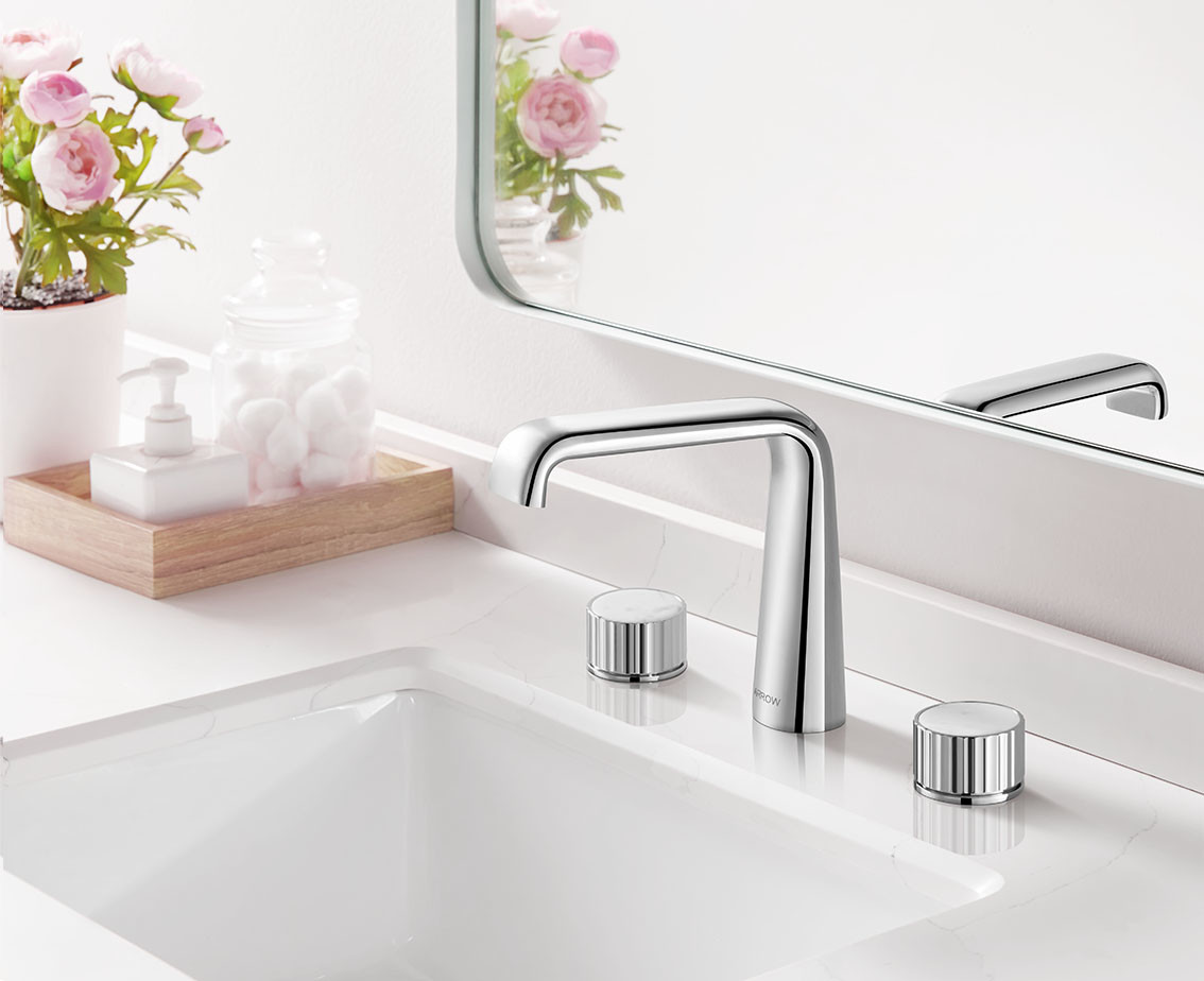 Hot Cold Water Modern Bathroom Faucets Chrome Deck Mounted 3 Hole Dual Handle