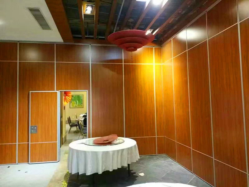 Customized Movable Operable Restaurant Partition Wall Aluminum Frame + MDF Materials