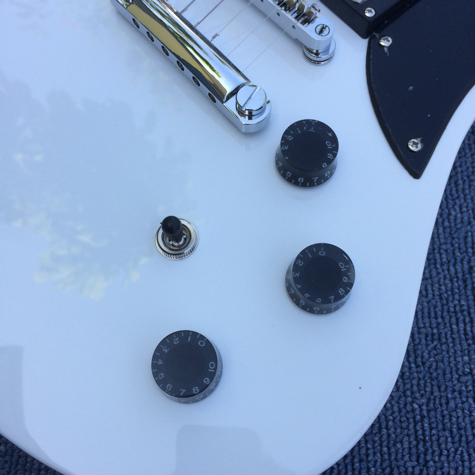 New style RD type Electric Guitar in Alpine White, Custom Shop RD guitar with Chrome hardware, Dots inlays