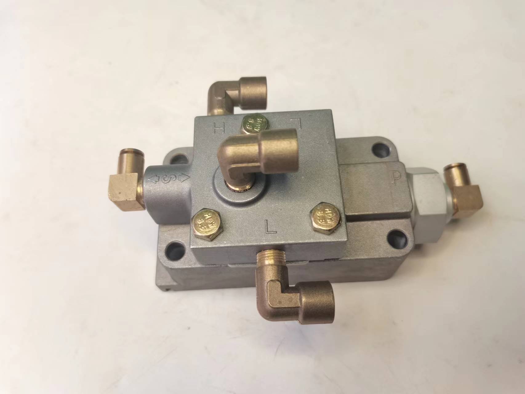 Compact and Powerful Quick Transmission Servo Valve A-5000 CP1903EA010 for Volvo Trucks