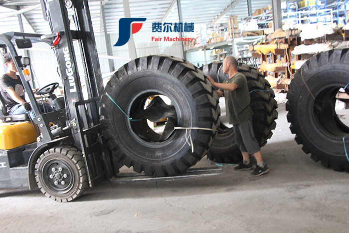 Original XCMG Wheel Loader Spare Parts Wheel Loader Tires 3c180900215 23.5-25-16PR