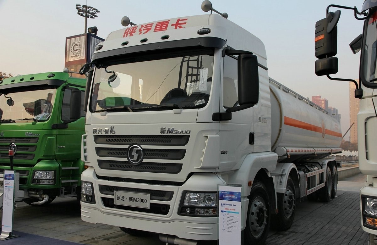 Howo Dongfeng Chassis Oil Tank Truck for Diverse Petroleum Transportation Requirements